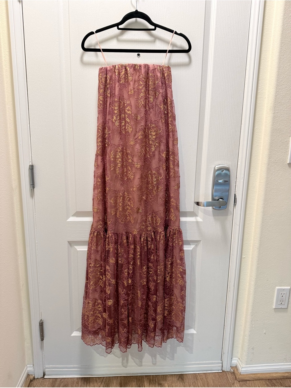 Helsi Cara Strapless Metallic Lace Maxi Dress in Mauve /Gold Size XS Preloved - Picture 4 of 6